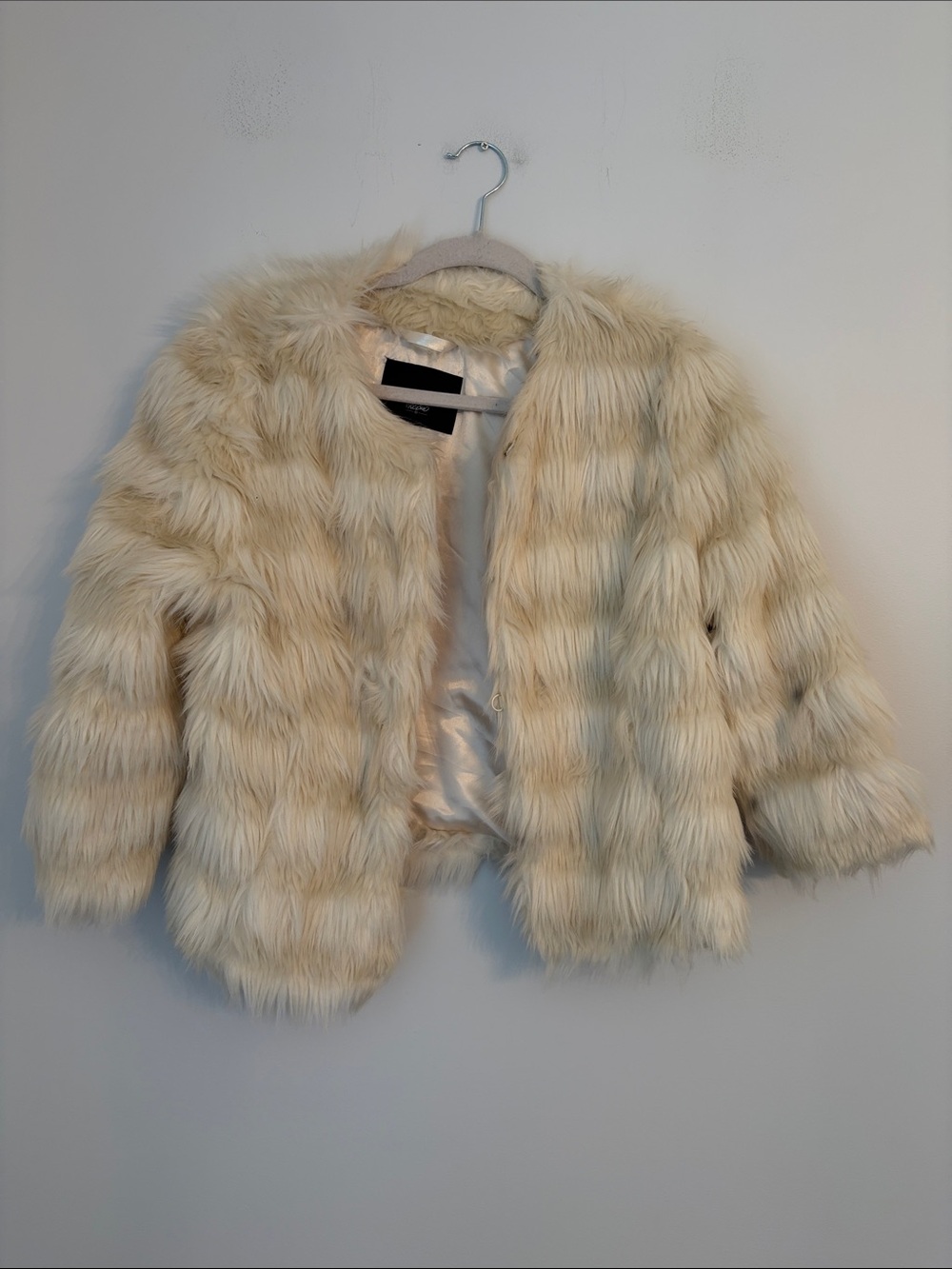 Mossimo Supply Co. Cream Faux Fur Cropped Jacket